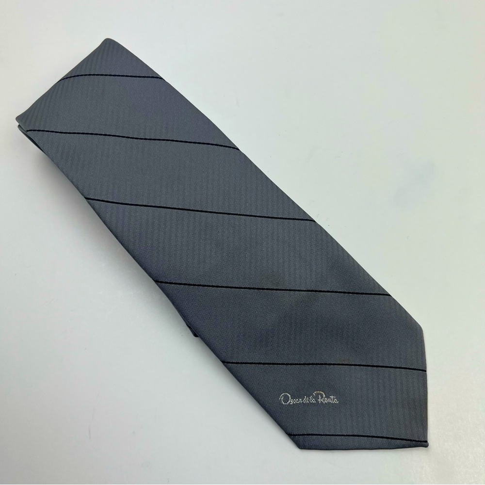 Oscar De La Renta Mens Grey Gray Striped Necktie Tie Office Preppy *SURFACE FLAW